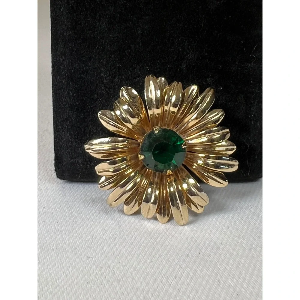 Vintage Gold Tone Flower Brooch Emerald Green Rhinestone Daisy Pin Mid Century